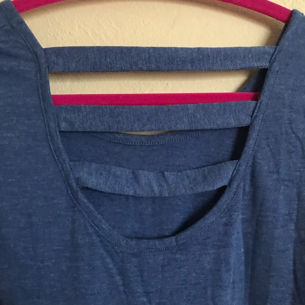 Blue Back Design Top - Picture 5 of 6